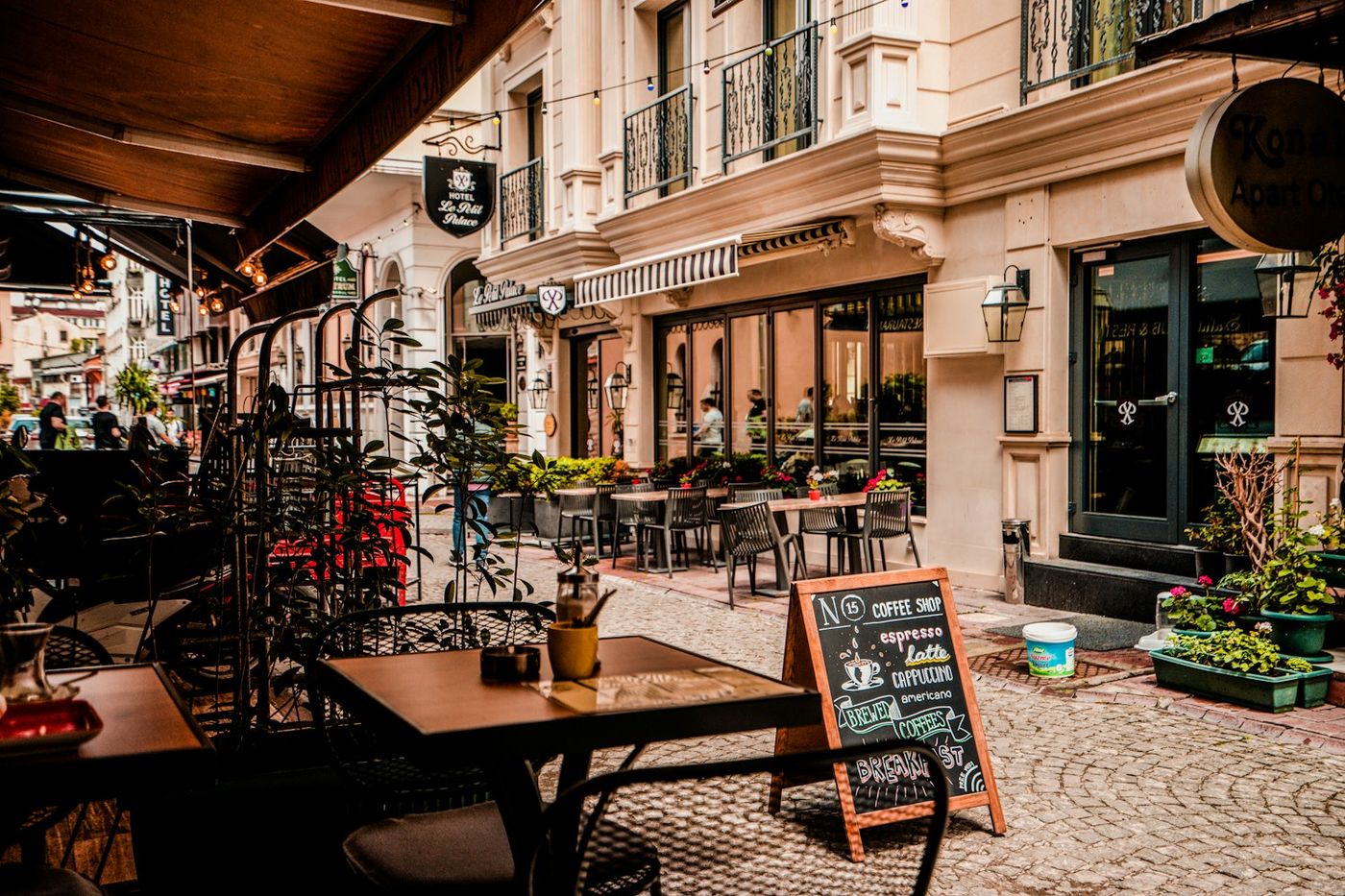 Footpath seating outside The Outlook Cafe